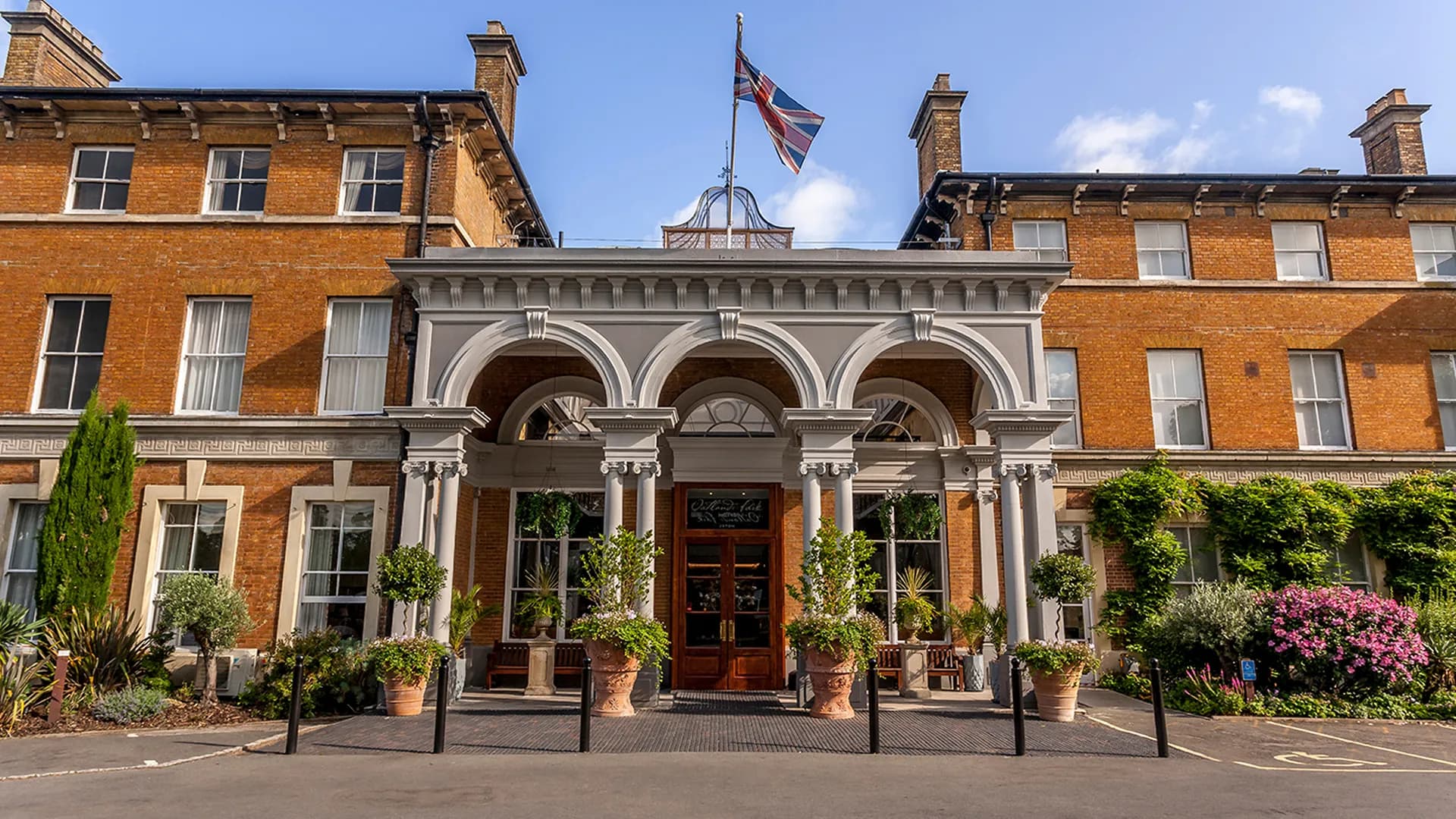 Oatlands Park Hotel, country house wedding venue in Elmbridge, Surrey