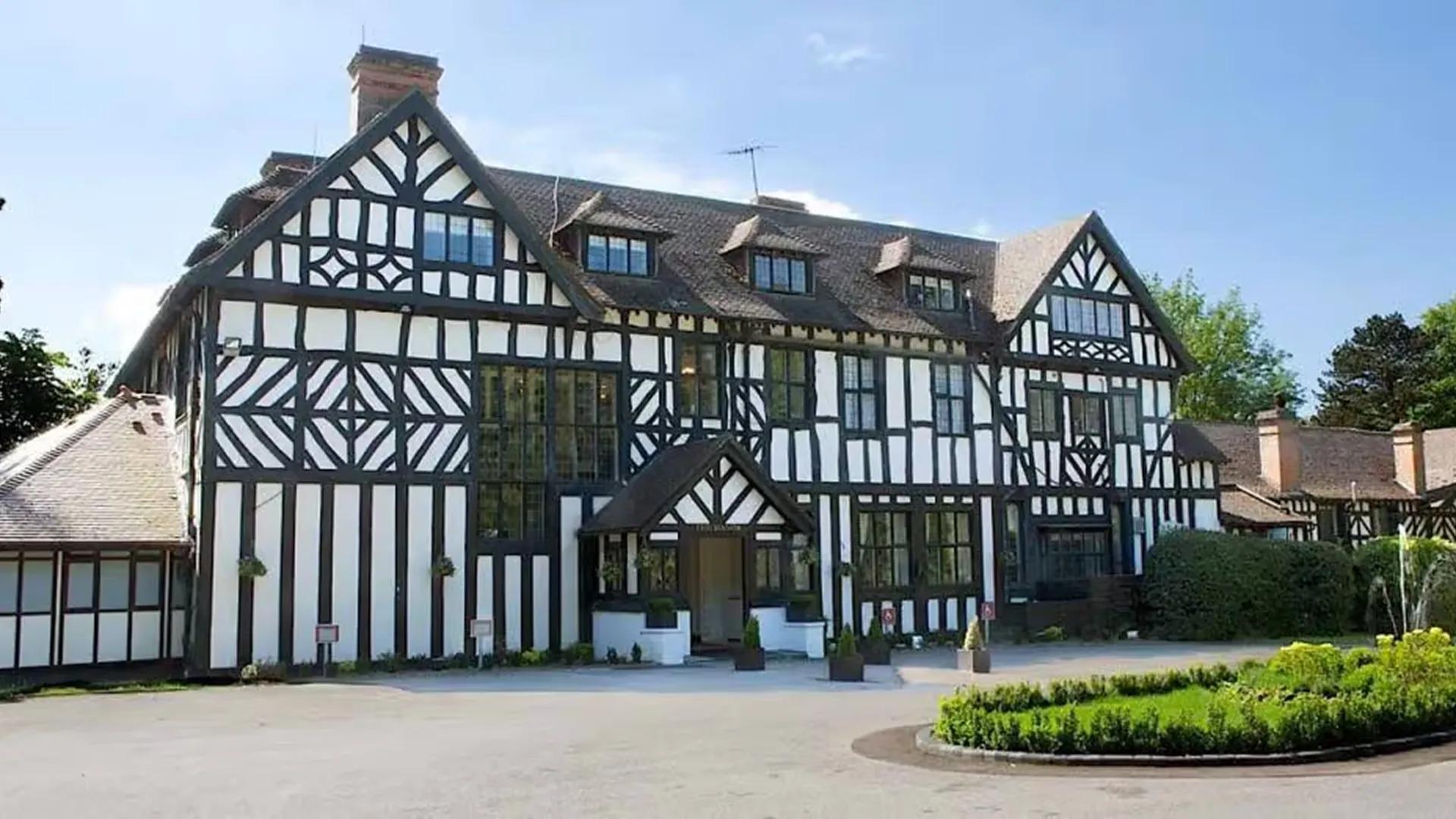 The Manor Elstree, manor house wedding venue in Elstree and Borehamwood, Hertfordshire